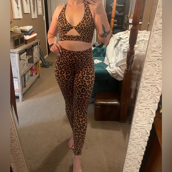 Leopard Twist Top and Piper Legging set - Picture 10 of 13